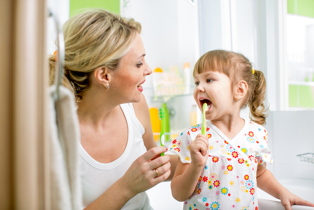 Jika Anda Suka Memakai Pasta Gigi Anak, Sebaiknya Hentikan