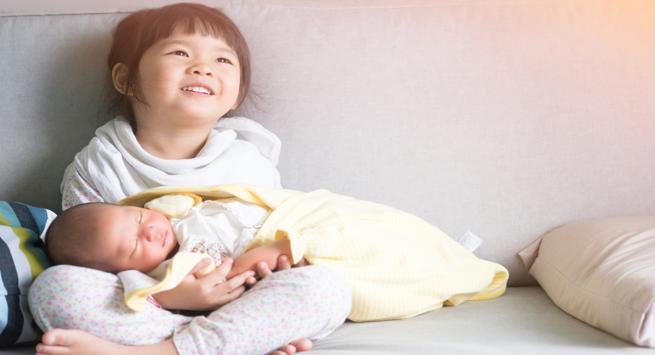 Cara Agar Si Kecil Menerima Kehadiran Adik