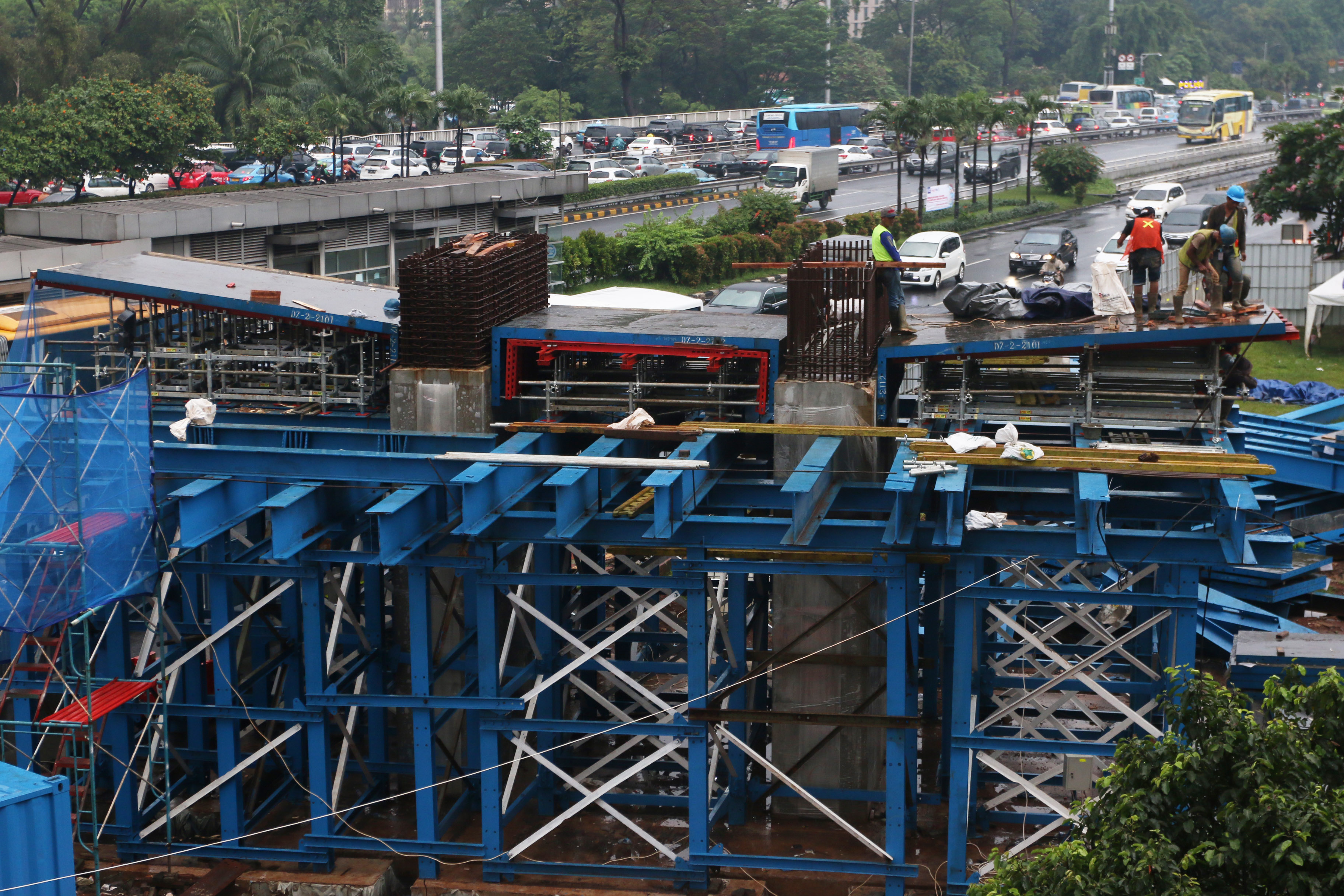 Presiden Puas Proyek Simpang Susun Semanggi Berjalan Cepat