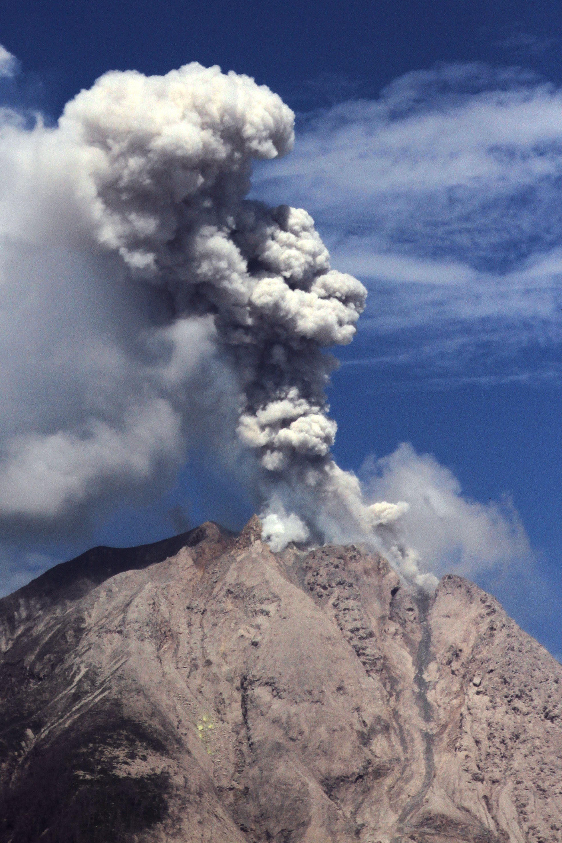 Lahar Dingin Makin Mengancam Warga Sekitar Sinabung
