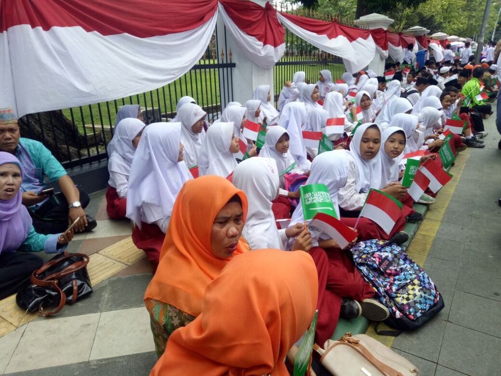 Pelajar Kepung Istana Bogor