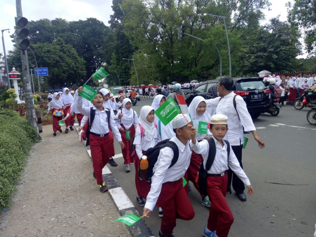Pelajar Kepung Istana Bogor