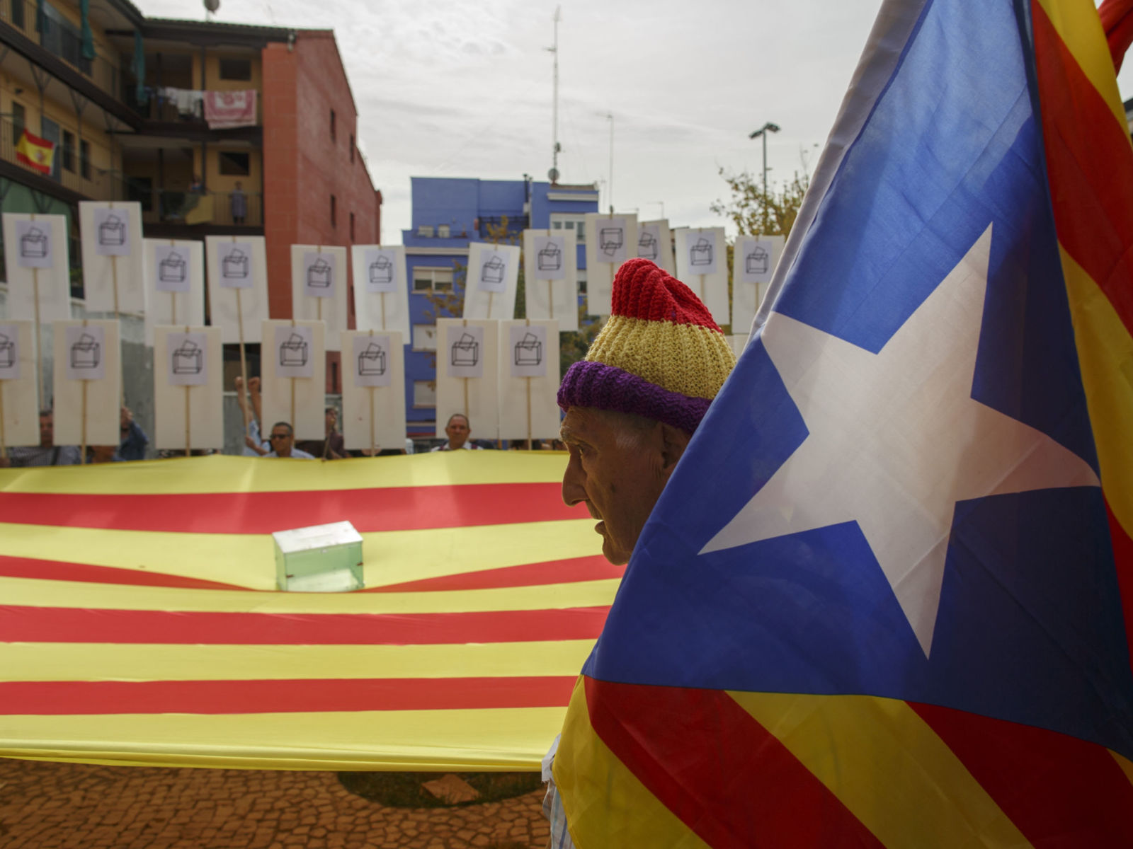 Pemimpin Catalonia Berkukuh Referendum akan Berlangsung Hari Ini