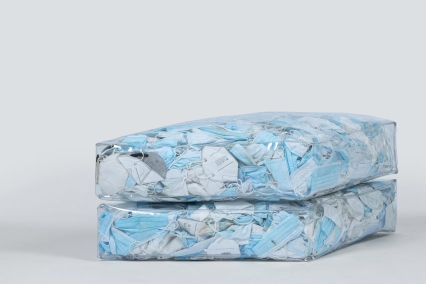 Couch-19, Sofa Unik yang Terbuat dari Ratusan Masker