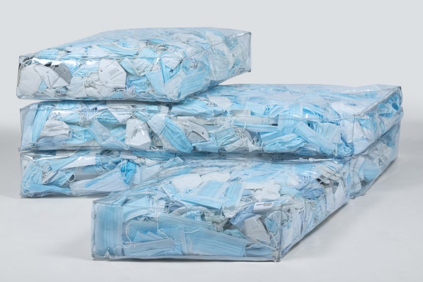 Couch-19, Sofa Unik yang Terbuat dari Ratusan Masker
