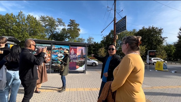 Keren! Promosi Indonesia Mejeng di Halte Bus Kota Sofia Bulgaria