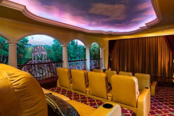 Pasangan Selebritas Beli Rumah Baru Rp370 Miliar