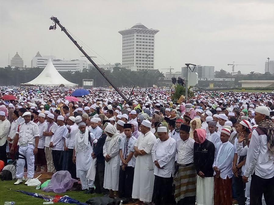 Jokowi Attends Dec 2 Rally