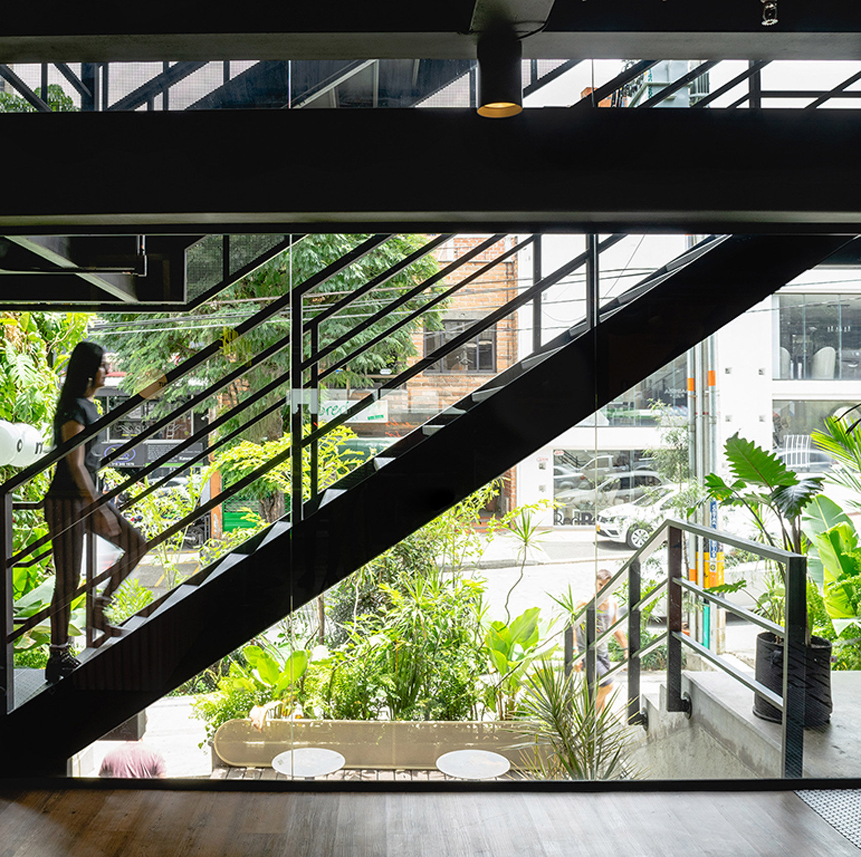 Hotel Somos Di Kolombia Gunakan Balkon Baja