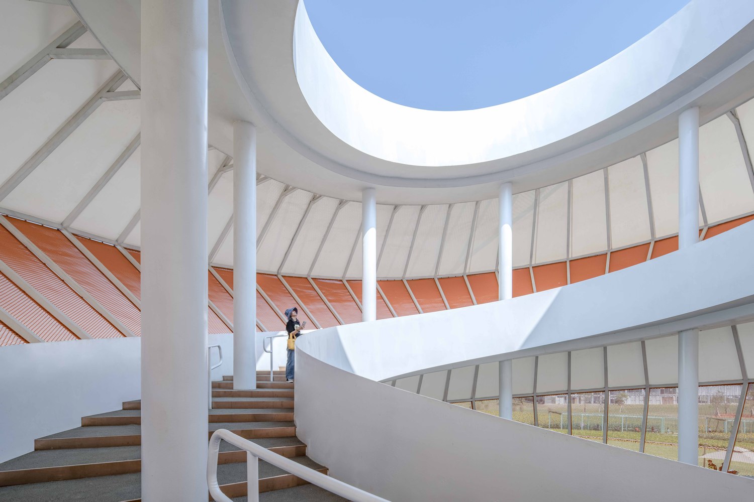 Menara Berbentuk Spiral Setinggi 15 Meter