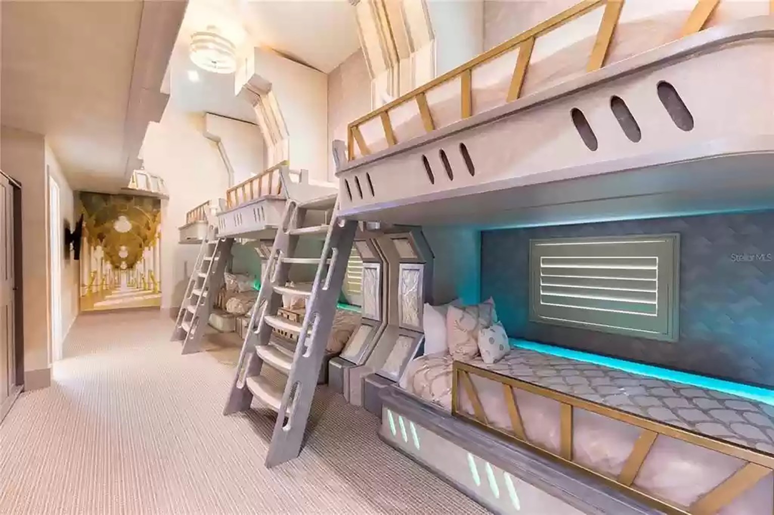 Tampak Biasa dari Luar, Rumah Serba Star Wars Ini Dijual Rp162 Miliar