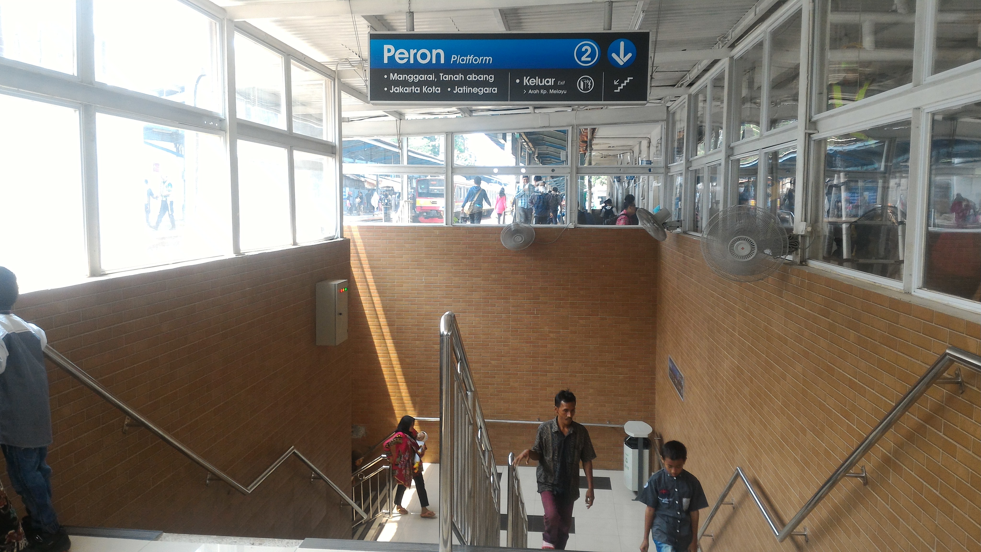 Mencoba Integrasi di Stasiun Tebet