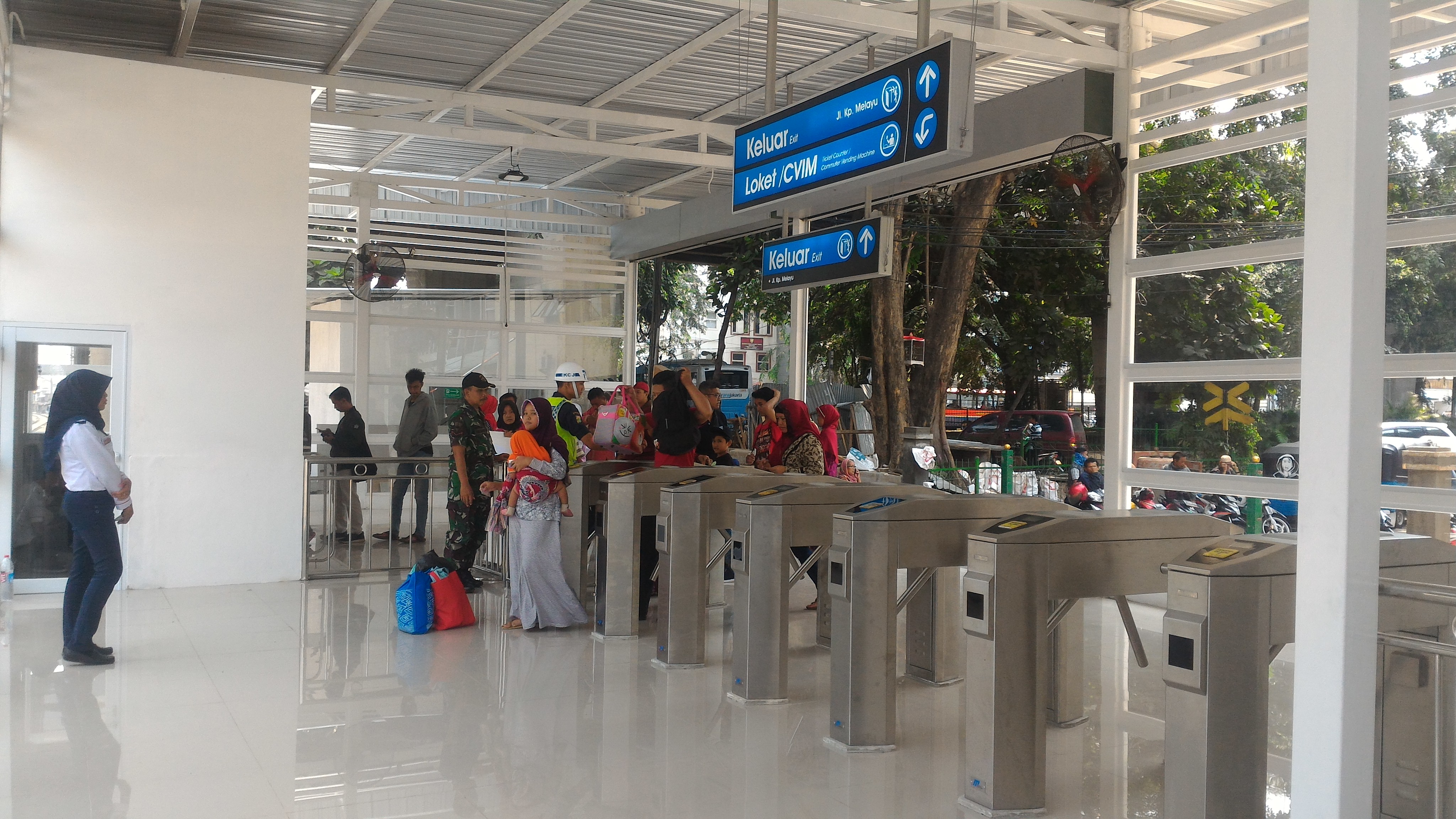 Mencoba Integrasi di Stasiun Tebet