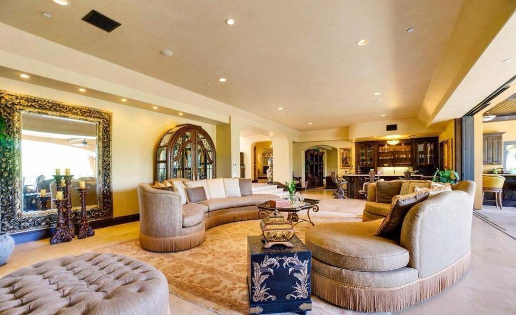 Beli dari Pangeran Arab, Intip Mewahnya Rumah Stevie Wonder