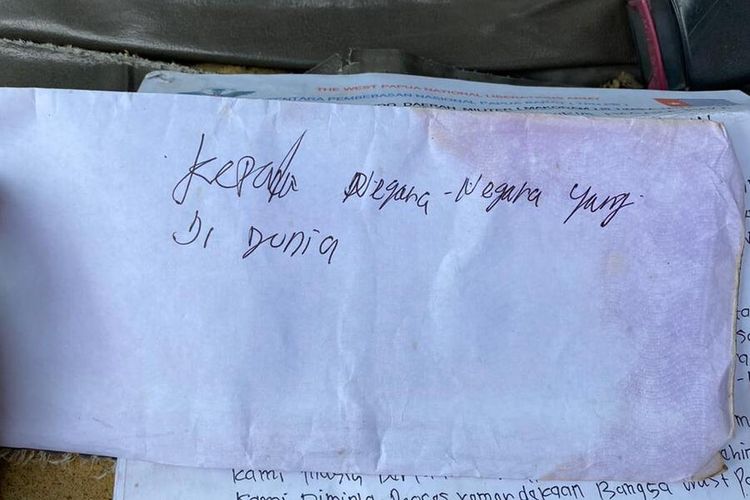 Viral Surat KKB yang Dititipkan ke Pilot Susi Air, Begini Isinya