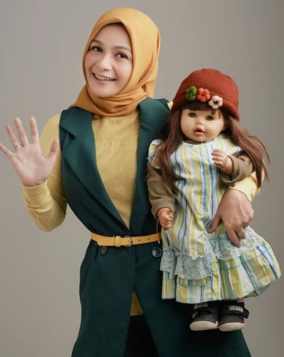 Ria Enes-Susan. Twitter: @yogtxt