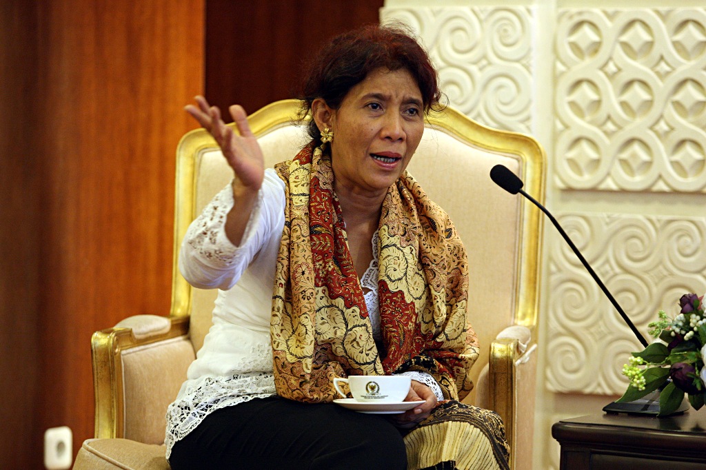 Nadine Puji Gaya <i>Rebel</i> Menteri Susi