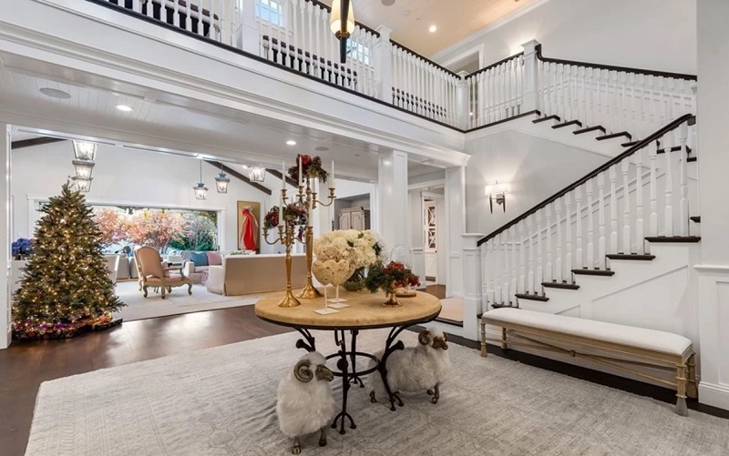 Punya Kandang Kuda, Intip Rumah Sylvester Stallone Seharga Rp349 Miliar