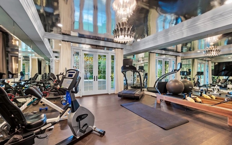 Punya Kandang Kuda, Intip Rumah Sylvester Stallone Seharga Rp349 Miliar