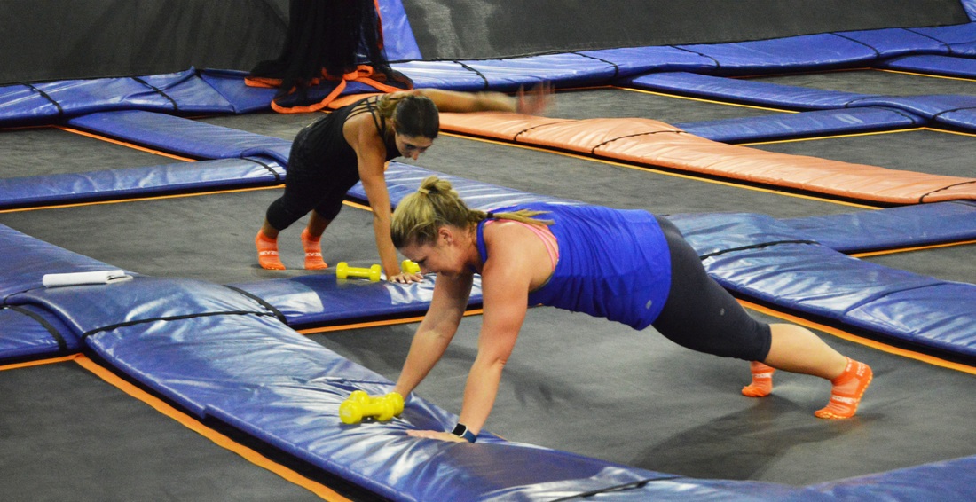 Latihan Plank Ternyata Bisa Dilakukan di Tempat Trampolin