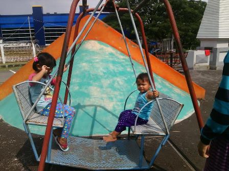 Taman Anak-anak di Solo Ramai Dikunjungi Dewasa