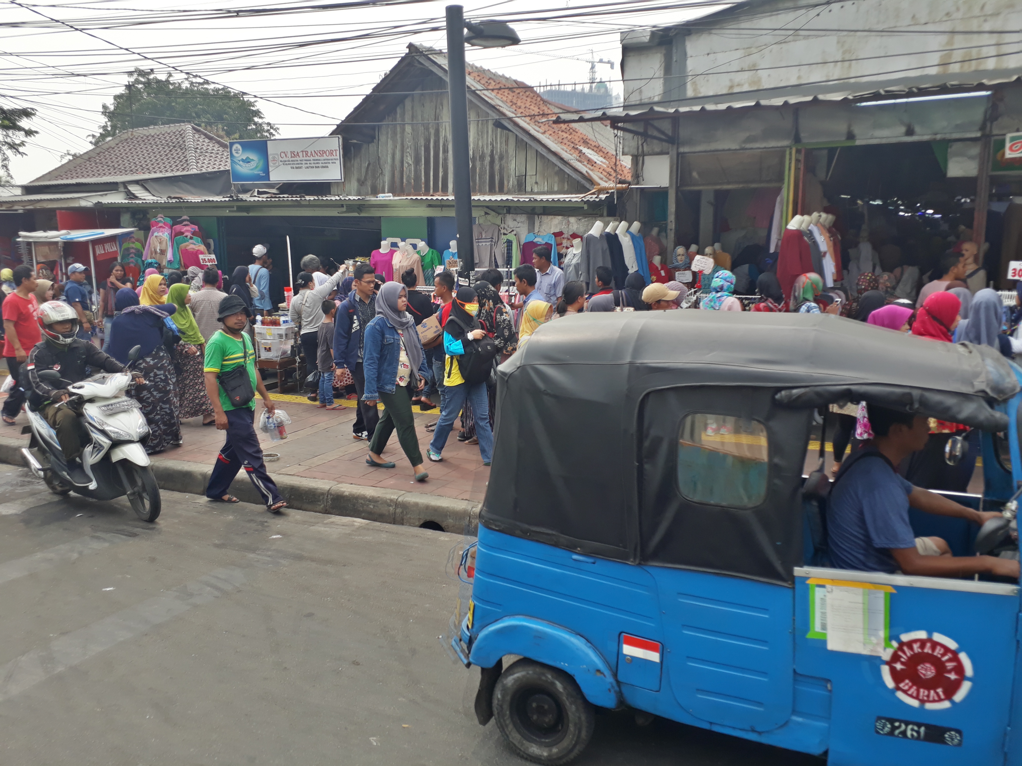 Nasib Pedagang Tanah Abang, Dihantui Satpol PP Ditodong Preman
