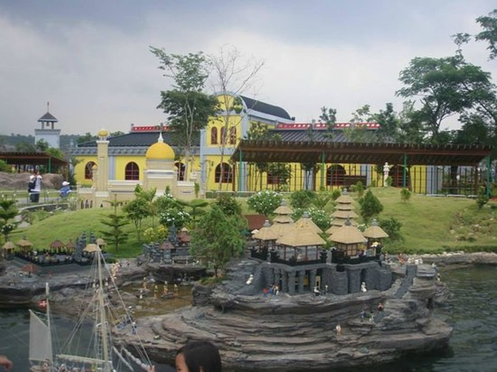 Wow, Tanah Lot is Present at Malaysian Legoland