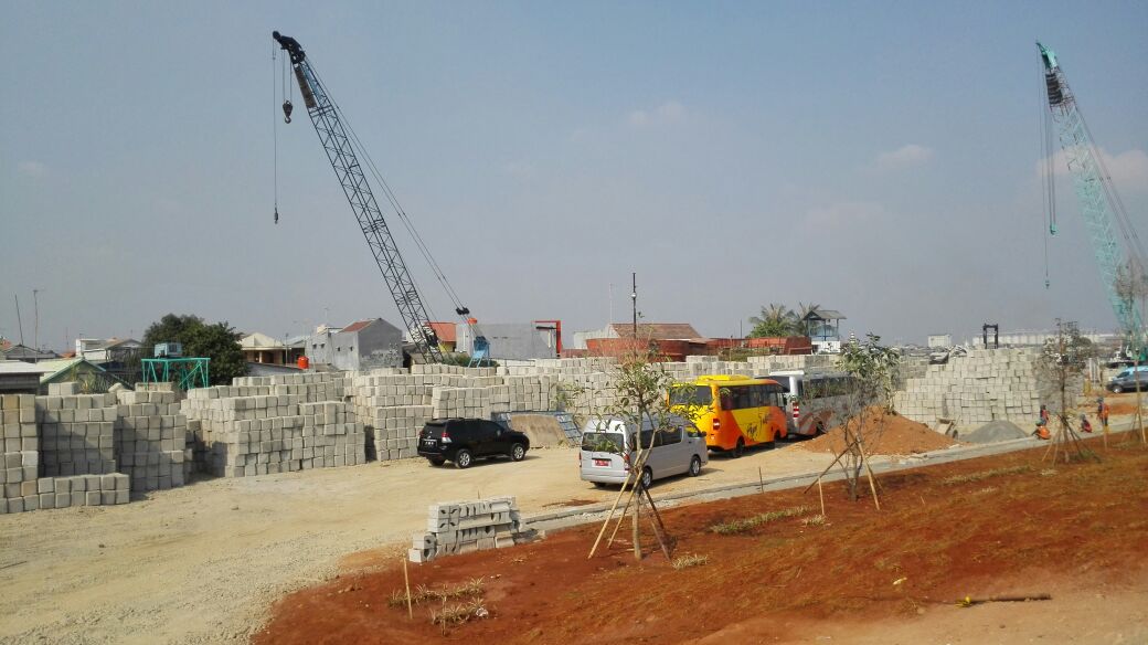 Melongok Pengerjaan Tanggul A Cilincing