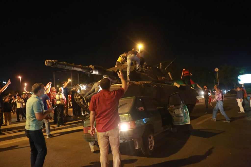 Menlu Menenangkan 25 WNI yang Terjebak di Bandara Turki