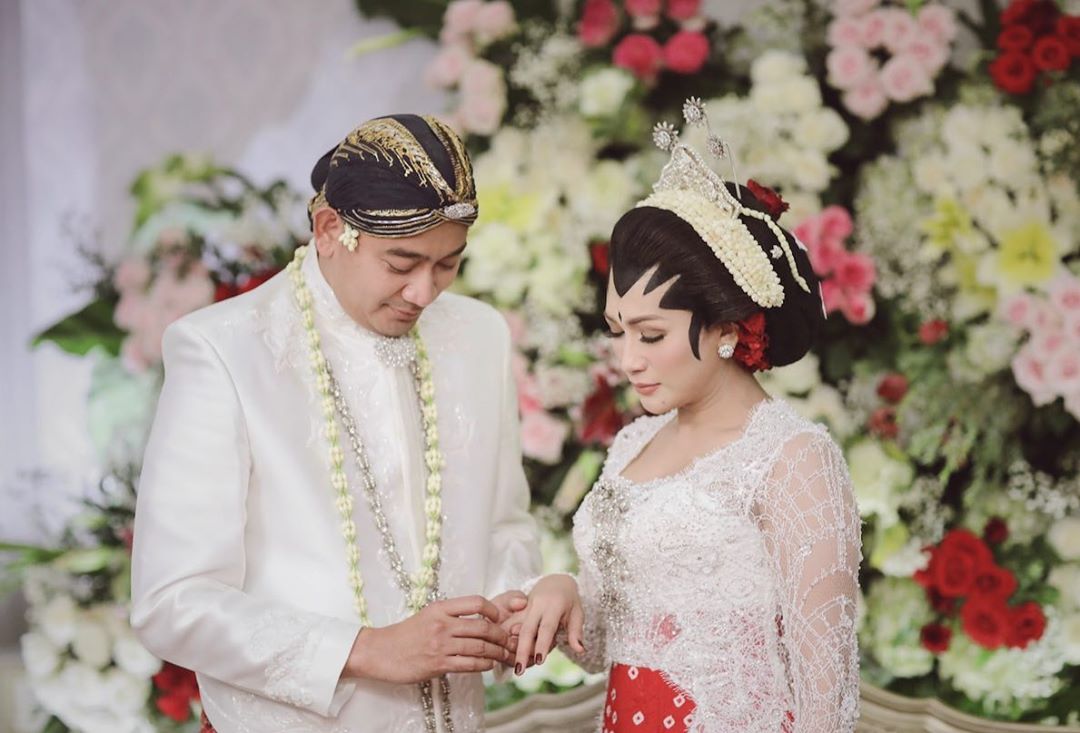 Potret Pernikahan Tata Janeeta dengan Mantan Suami Angelina Sondakh