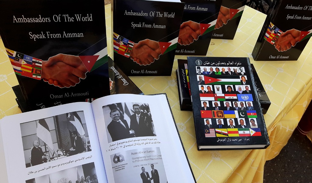Diplomat dan Pengalamannya Dirangkum dalam Satu Buku