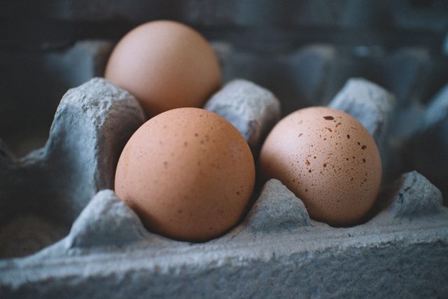 Apakah Telur Berwarna Coklat Lebih Sehat?