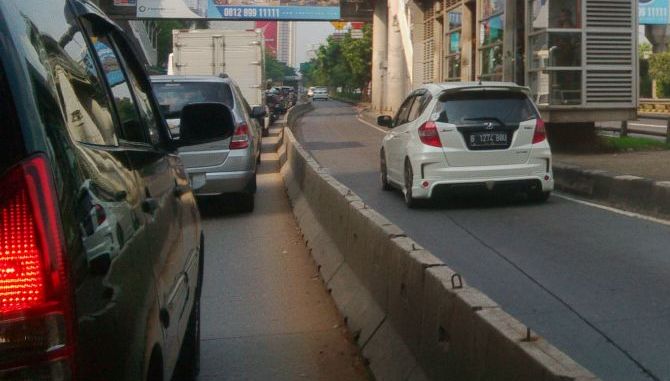 Razia Tak Gentarkan Pengemudi Masuk Jalur TransJakarta