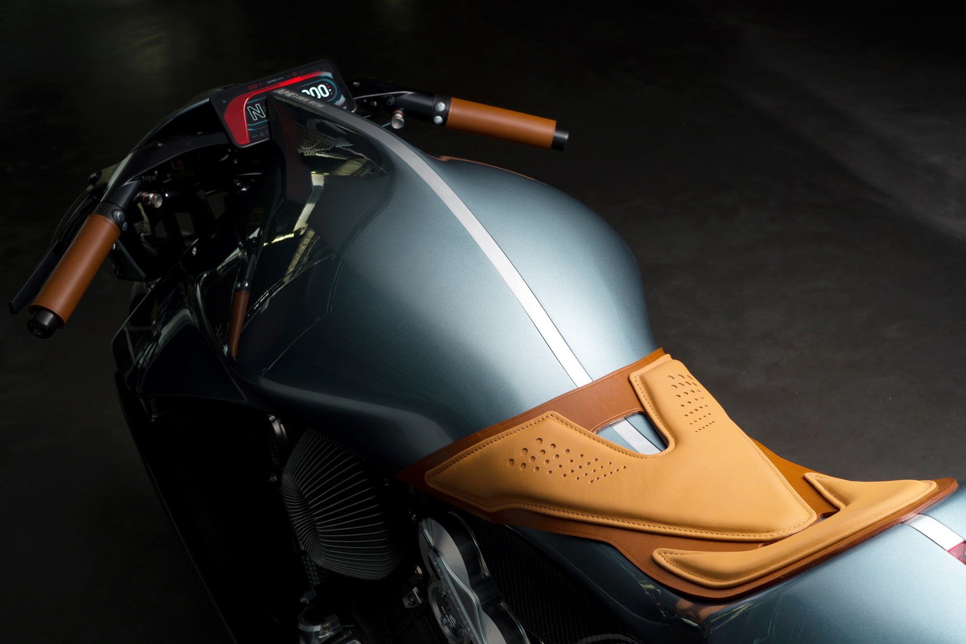 AMB001, Proyek Perdana Sepeda Motor Aston Martin