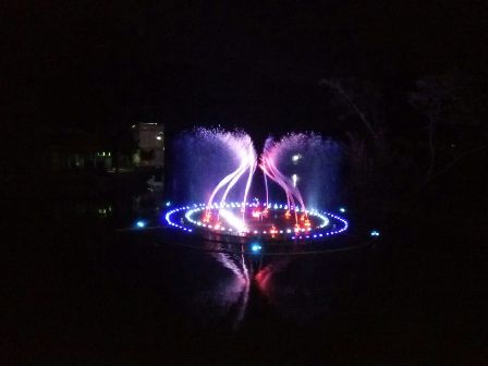 Air Mancur Menari dan Ribuan Lampion Pukau Pengunjung TSTJ Solo