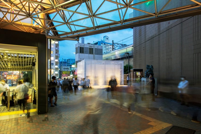 Keren, Desain Toilet Umum di Jepang yang Serba Putih