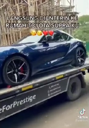 Indra Kenz beli mobil Toyota Supra. Sumber: Tiktok indrakenz