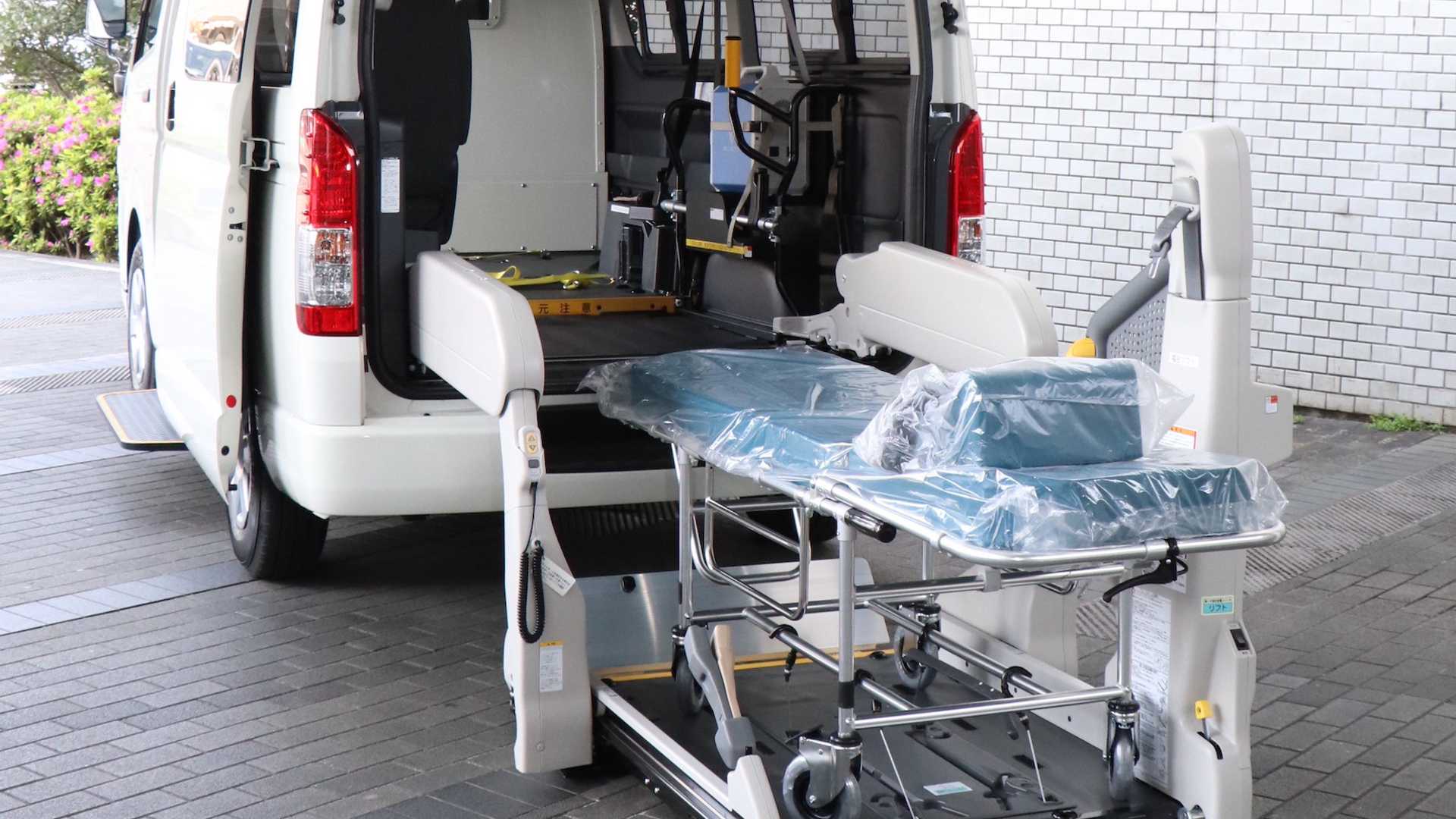 Toyota Hiace Khusus Pasien Korona, Apa Kelebihannya?