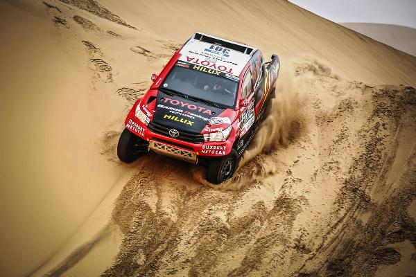 Toyota Andalkan Hilux 2WD di Reli Dakar 2017
