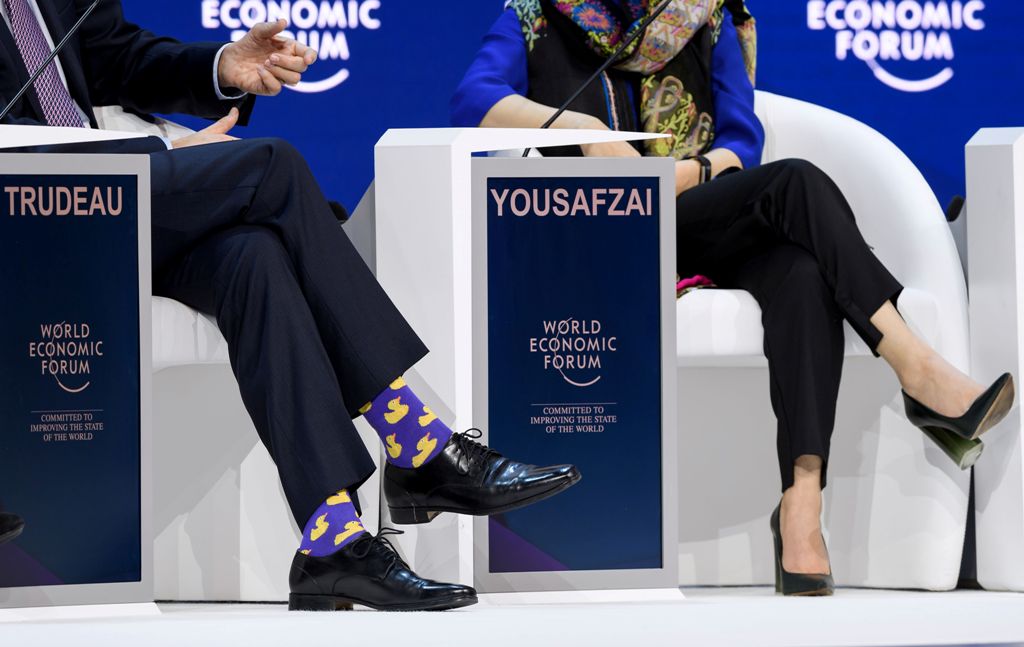 Kaus Kaki Motif Bebek PM Kanada yang Menarik Perhatian
