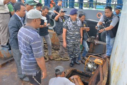 TNI AL Tangkap Kapal Penyelundup BBM Ilegal