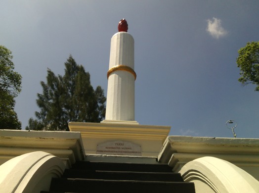 Tugu Lilin Dibangun dengan Tanah dan Air dari Penjuru Nusantara