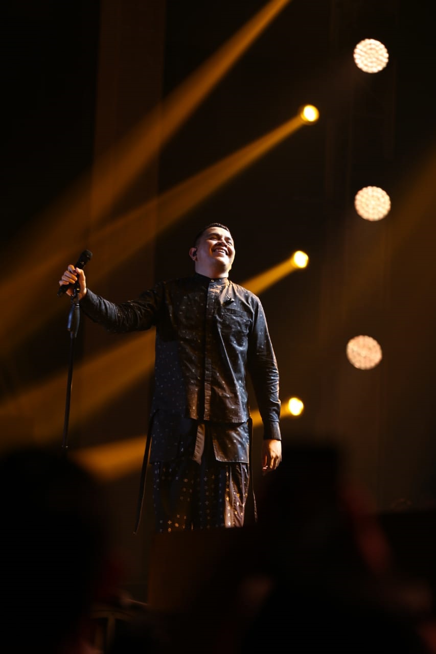 Kejutan-kejutan Manis dalam Konser Monokrom Tulus di Jakarta