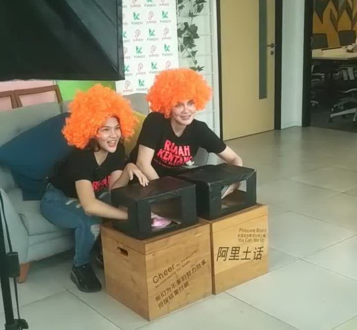 Keseruan Pemain Film Rumah Kentang Promosi di Kantor UC Browser