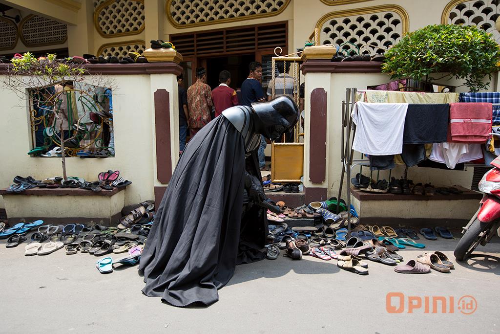 This is What Happens If Darth Vader Lives in Jakarta