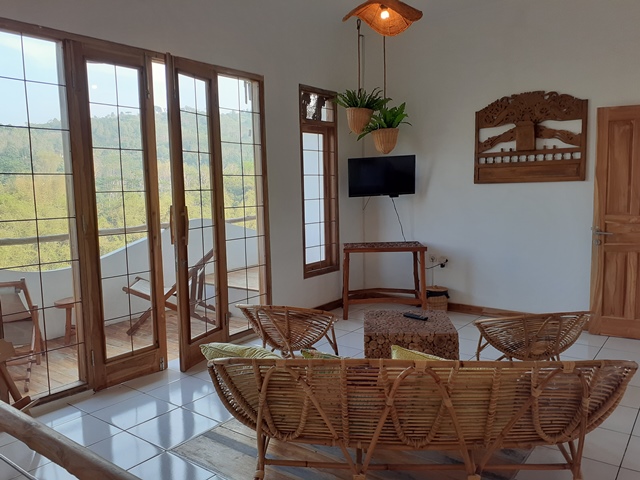 Bermalam di Vila Berkonsep Rustic di Bandung