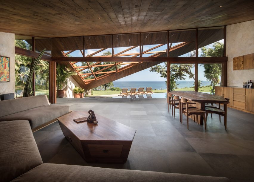 Carbon House, Vila Khusus Peselancar di Bali