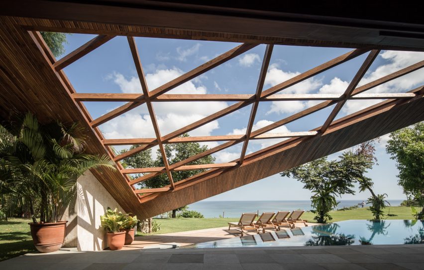 Carbon House, Vila Khusus Peselancar di Bali
