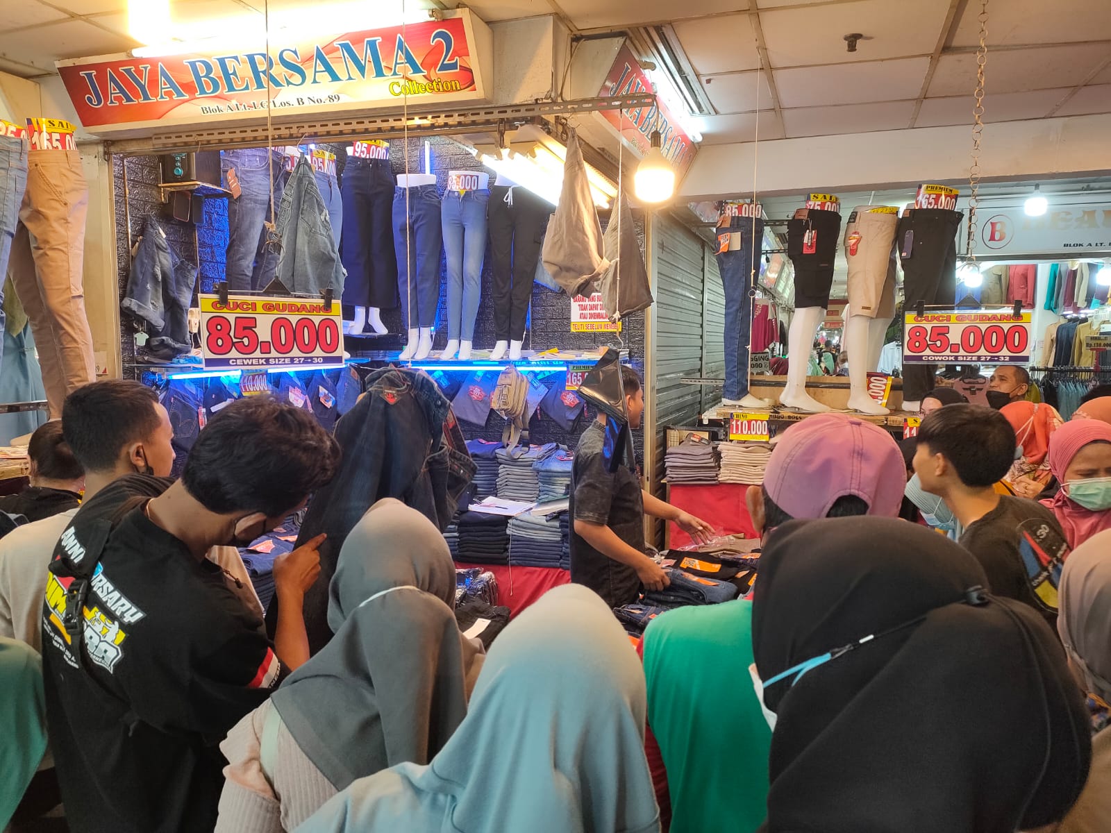 Berburu Baju Lebaran Sambil Vaksinasi di Tanah Abang