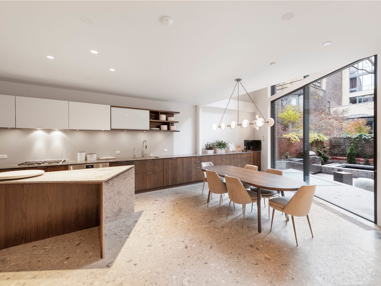 Pendiri WeWork Jual Rumah Rp293 Miliar
